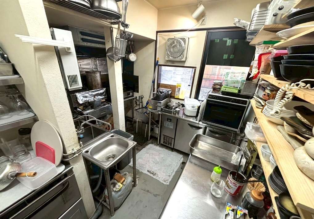 【大阪府茨木市】JR京都線茨木駅徒歩3分／春日商店街に面する／焼鳥居抜き物件／18.15坪